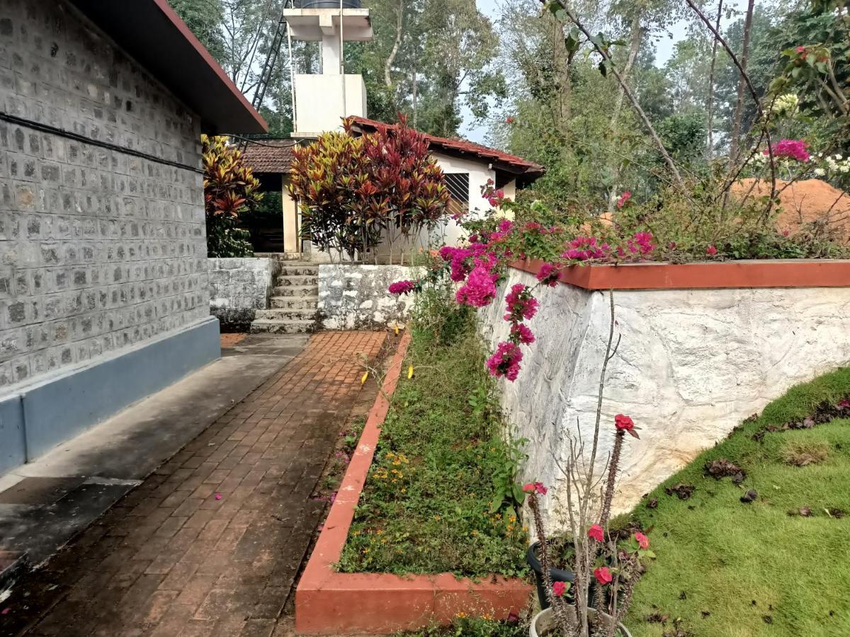 Hotel Coorg Kolamotte à Gonikoppal Extérieur photo